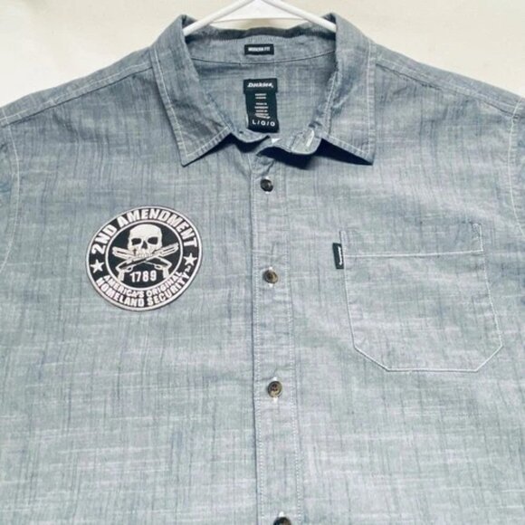 Dickies Button Up Shirt Men's Large Gray Modern Fit Chambray 2nd Amendment Patch - Picture 11 of 11